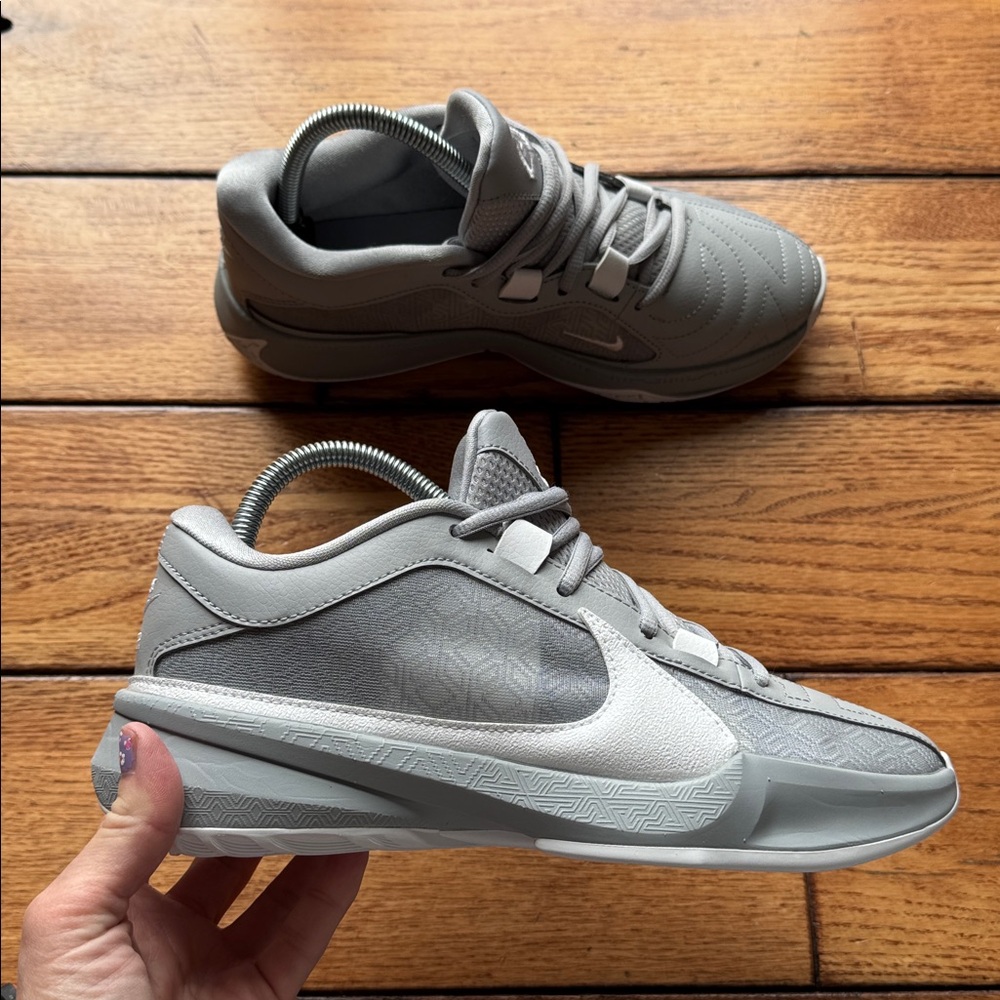 Nike Zoom Freak 5 Basketball Shoes Wolf Grey White Giannis Size 6 DZ2946-002 - Picture 1 of 10